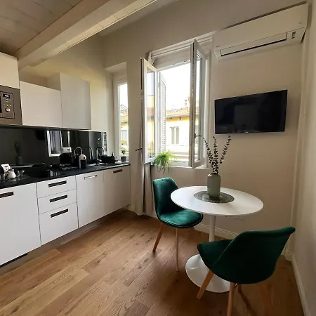 Charming Attic Loft - 5 Mins Station
